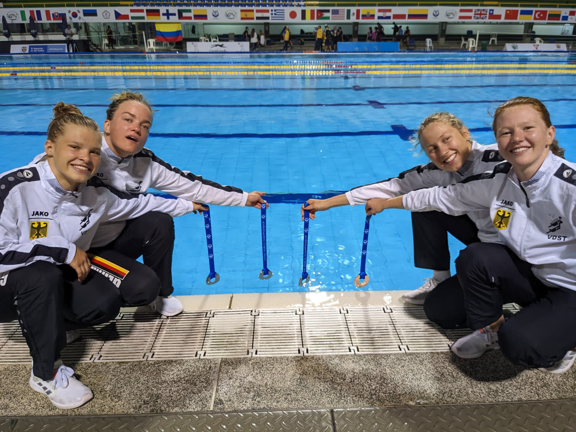 Frauen Staffel über 4x200m Flossenschwimmen mit Deutschem Rekord und Bronzemedaille